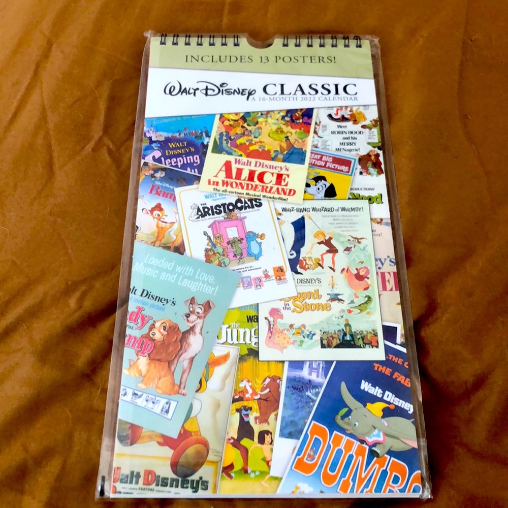Walt Disney Classic 16 Month 2022 Calendar includes 13 Collectable posters 😊💗